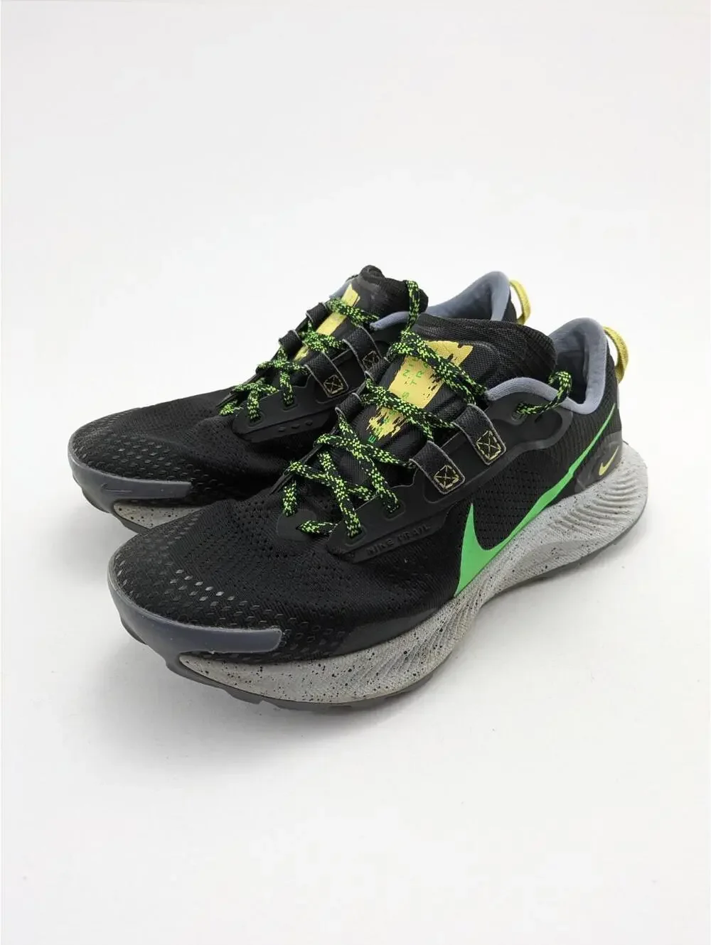 Mens Nike Pegasus Trail 3 Black Green Athletic Running Shoes DA8697-004 Size 9.5